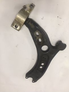 Рычаг передний нижний правый Шкода Октавия А5