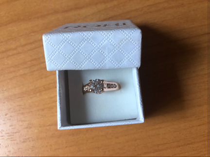 Кольцо с цирконами