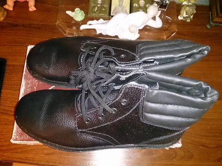 Профессиональные кожаные ботинки 43 р. новые