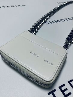 Kara Белая сумка через плечо на цепи, гранж