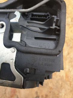 Зaмoк задней левой двepи BMW 51227229459