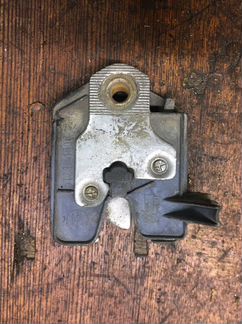 Замок капота бмв е34 е32