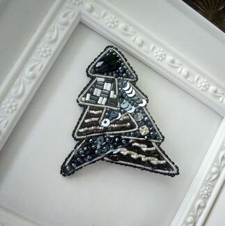 Брошь новогодняя. Елочка