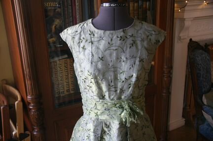 Нежное салатовое вечернее / коктейльное платье