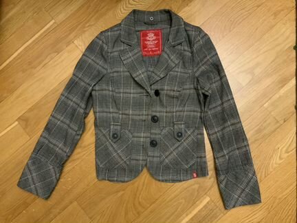 Пиджаки и жакеты женские