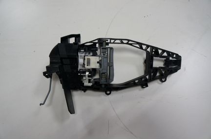 BMW G05 рамка ручки водительской двери с личинкой