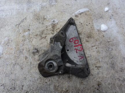 Кронштейн двигателя левый BMW E60 M75