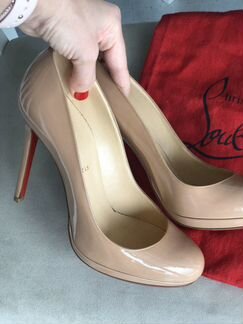 Туфли Louboutin лаковые бежевые nude