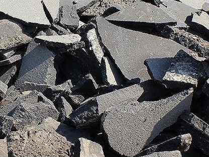 Небольшой скол на стекле. Асфальтный скол. Старый асфальт. Лом асфальта. Приму скол.