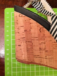 Босоножки на танкетке