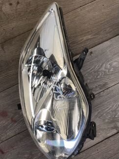 Фара правая Тойота Аурис Toyota Auris