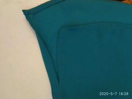 Блузка берюзового цвета,с разрезом по бокам,46-48