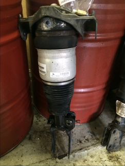 Пневмостойка передняя VW Туарег, Каен 7L6412022AG