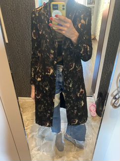 Пальто Zara, кофта Isabel Marant