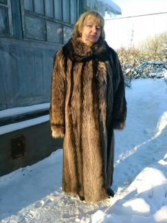 Шуба из енота теплая