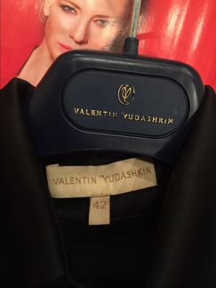 Чёрная классическая блузка Valentin Yudashkin