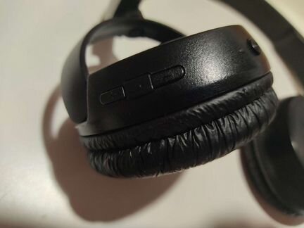 Беспроводные наушники JBL