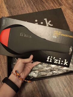 Седло велосипедное fizik gobi M3 grey/RED/black, 7
